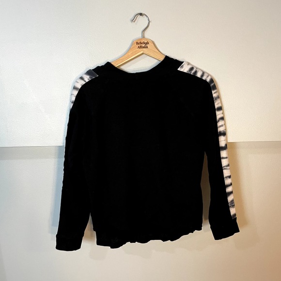 MONROW Layered Printed Soft Sweatshirt in Black & White Size XS - Picture 10 of 16